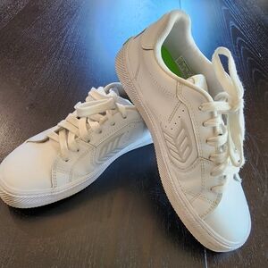 Cariuma Women's Leather Salvas White Size 7.5 Skate Shoes, Great Condition!